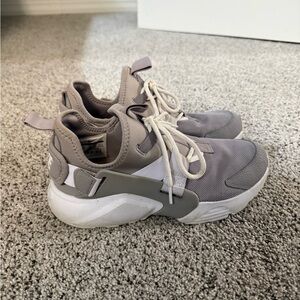 Nike Women's Gray and White Athletic Sneakers